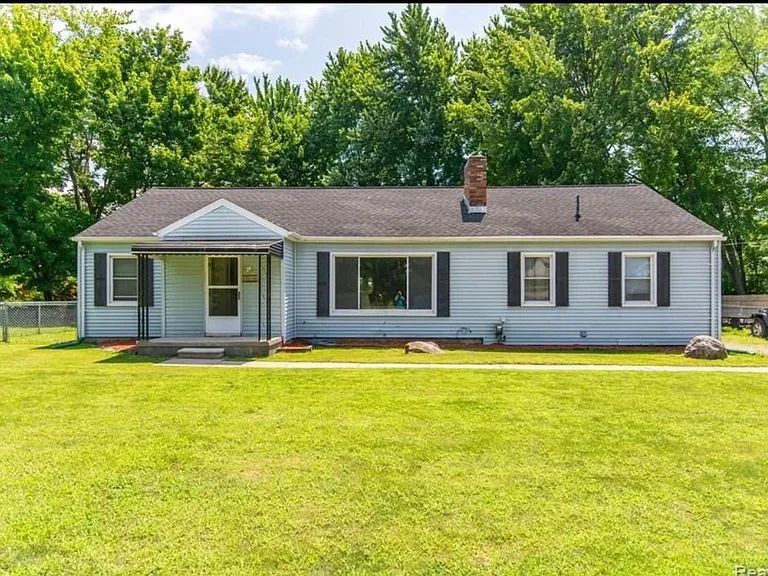 826 Michelson Rd — Photo 2