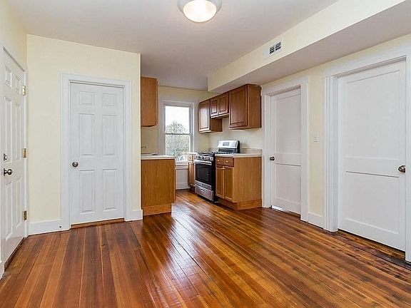 2nd image of 33 Greenwood St #2