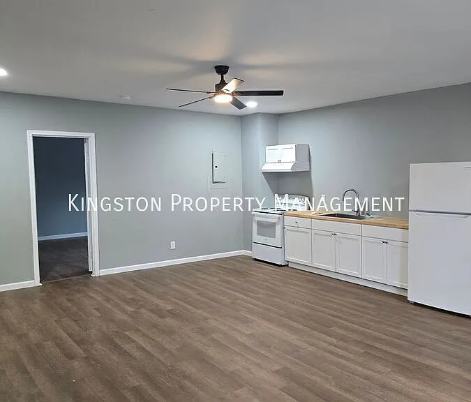 930 Holmes St #101 — Photo 8