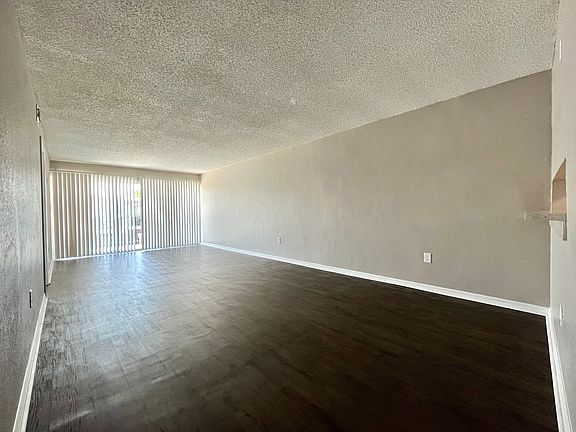 3rd image of 5211 N Tamiami Trl APT 7