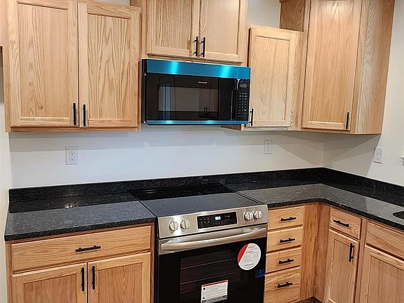 5th image of 110 Eastlake Dr