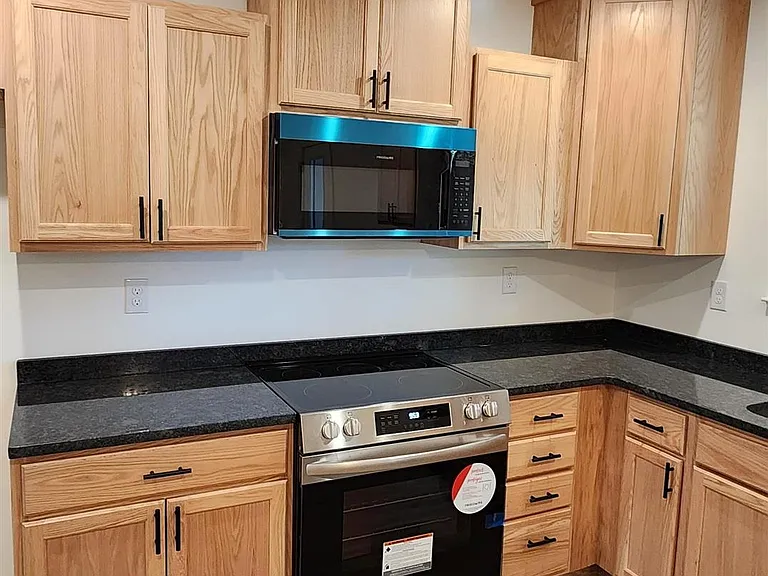 110 Eastlake Dr — Photo 5