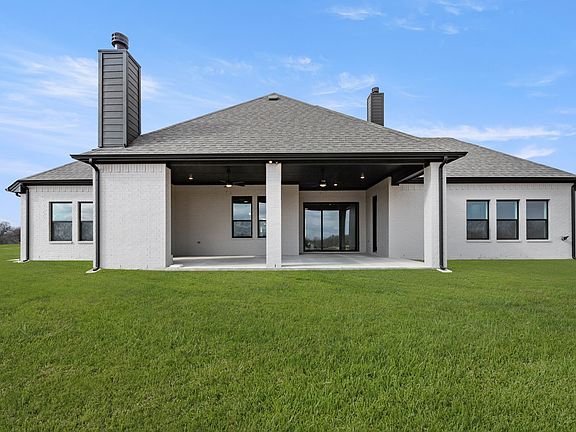 4th image of 115 Blackstar Ln