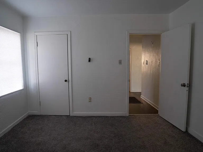433 Lawrence Rd — Photo 6
