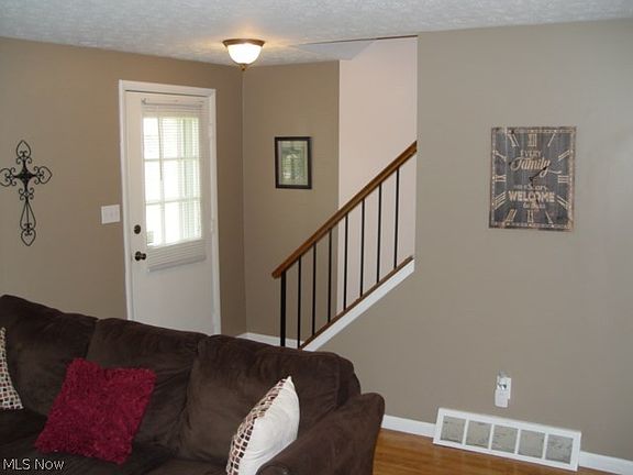 3rd image of 1799 Higby Dr #A