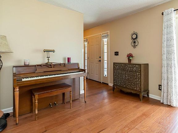 3rd image of 3362 Marshrun Dr