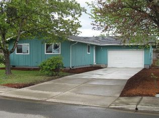 615 Spruce St, Mount Angel, OR 97362