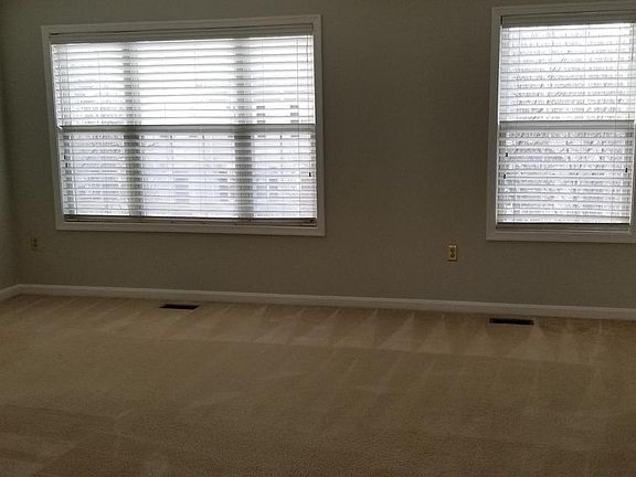 5th image of 523 Highland Towne Ln