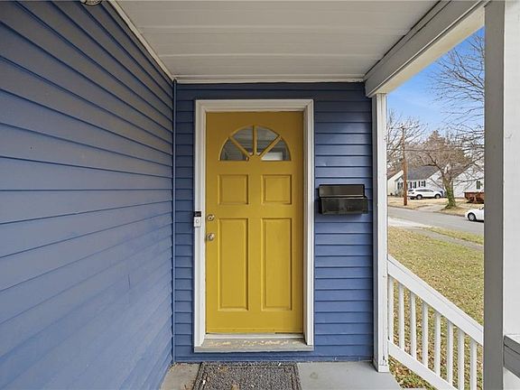 4th image of 2701 Vimy Ridge Ave