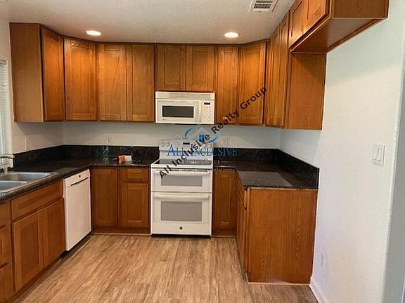 4th image of 8925 Salmon Falls Dr