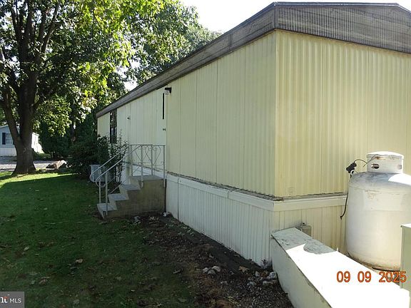 4th image of 89 Meadowview Ct