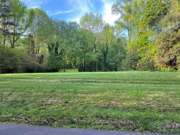 5301 Carmel Park Dr, Charlotte, NC 28226