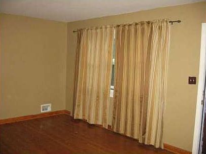5th image of 3140 Woods Ln SW