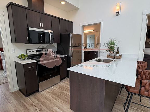 5th image of 2592 Gilbert St S