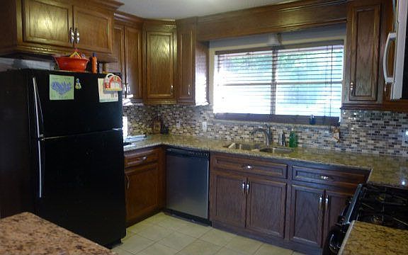 3rd image of 117 E Meadow Ln