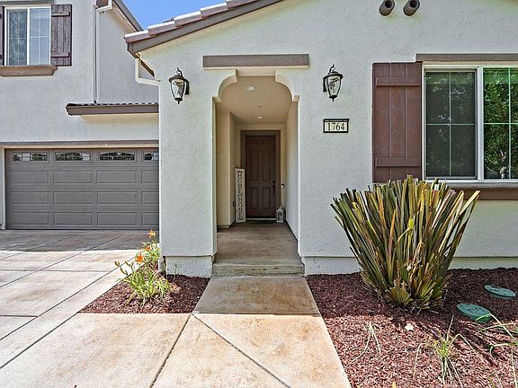 3rd image of 1764 Tarragon Dr