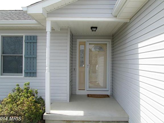 3rd image of 108 Sussex Cir