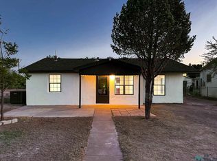 1306 E Country Club Rd, Roswell, NM 88201