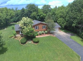 N40W32818 Wildwood Ln, Nashotah, WI 53058