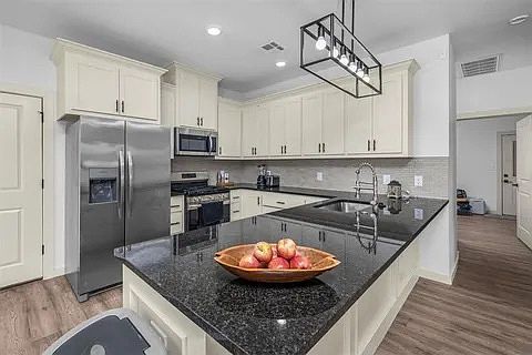 3rd image of 206 2nd St