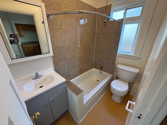 3rd image of 237 Leavenworth St APT 203