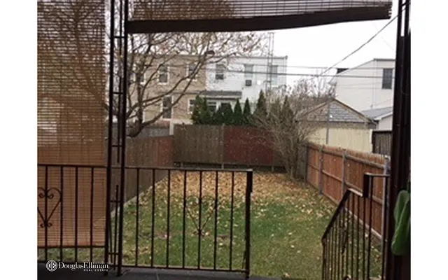 Rented by Douglas Elliman | media 19