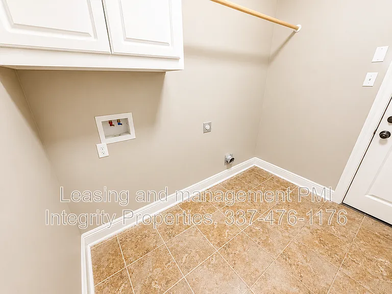 213 Woodhaven Rd — Photo 4
