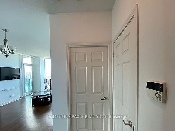 4th image of 208 Enfield Pl #3909