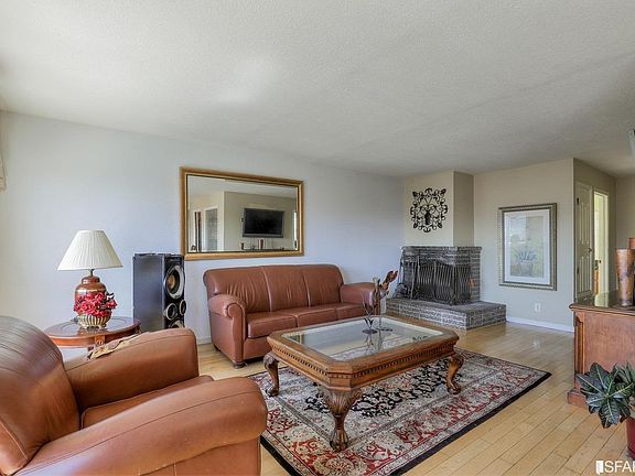 4th image of 1430 Oakdale Ave