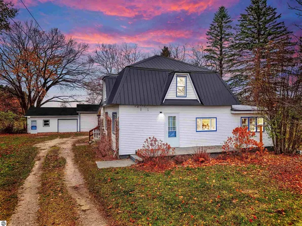 620 S Clark St, Mesick, MI 49668