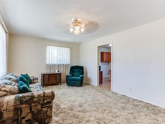 4th image of 8120 Algerita Ct