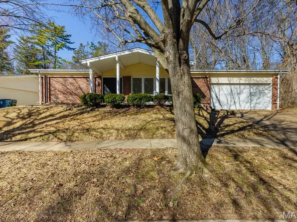 5489 Limerick Dr, Saint Louis, MO 63128