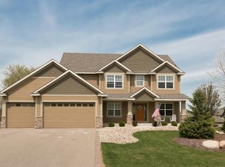 1343 Knoll Dr, Shakopee, MN 55379
