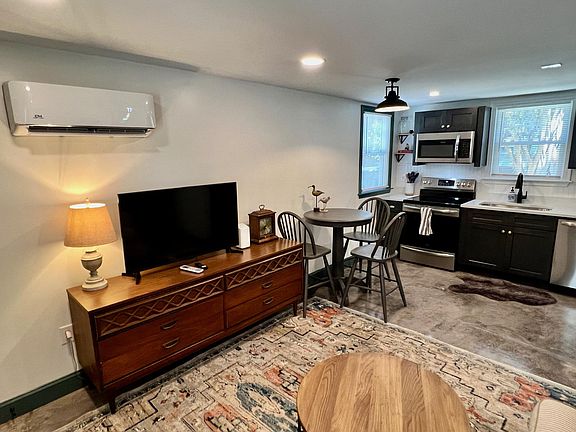 4th image of 2209 Arctic Ave #1