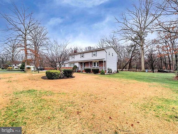 3rd image of 8327 Fairwood Dr