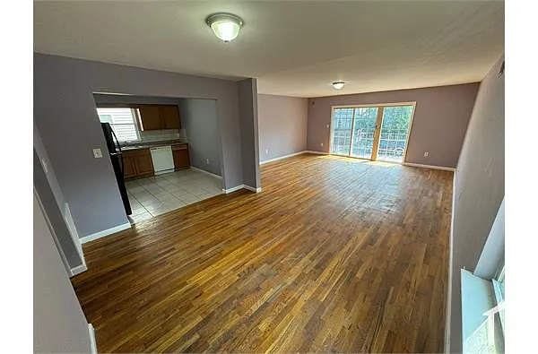 Building Photo - 327 W Runyon St #1