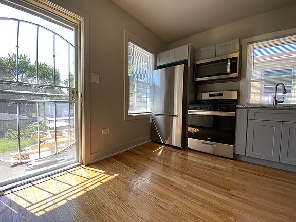 Bright kitchen, newly remodeled