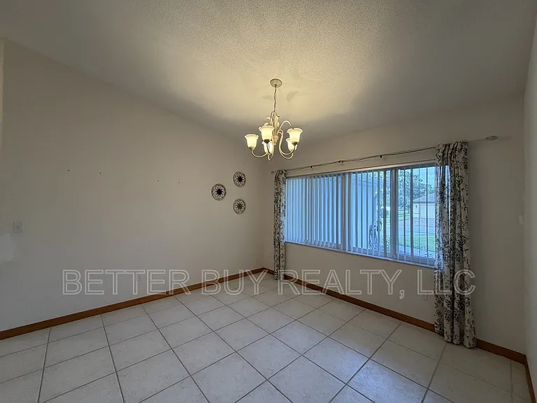 81 Boston Ln — Photo 4