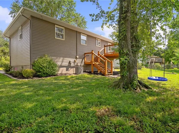 305 W South St, Spring Hill, KS 66083