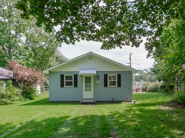 52571 Lakeshore Dr, Dowagiac, MI 49047