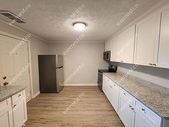 3rd image of 328 Glen Iris Dr