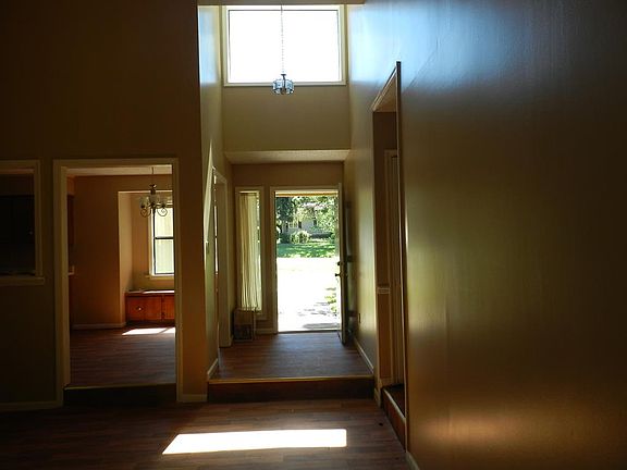 3rd image of 4411 Holly Ln