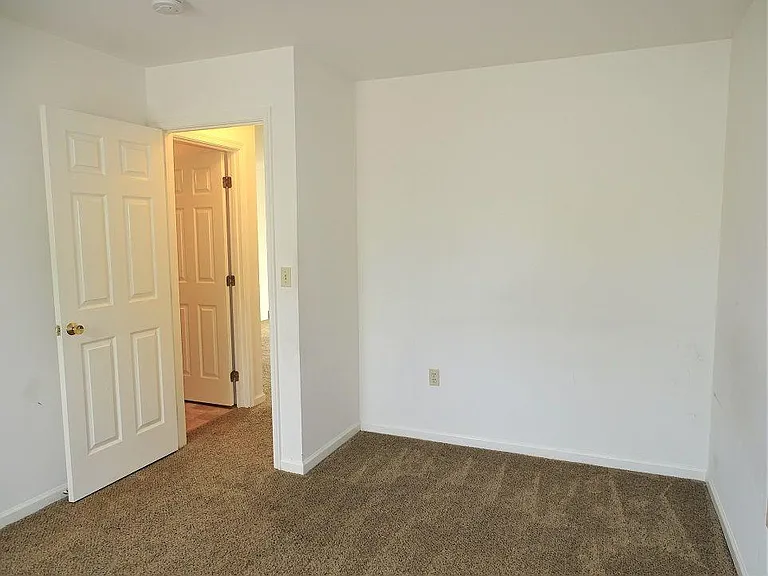 28 Hilldale Dr — Photo 12