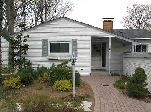 1st image of 910 Pauline Blvd