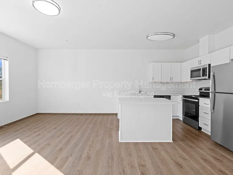 4th Ave Apartments — Photo 16
