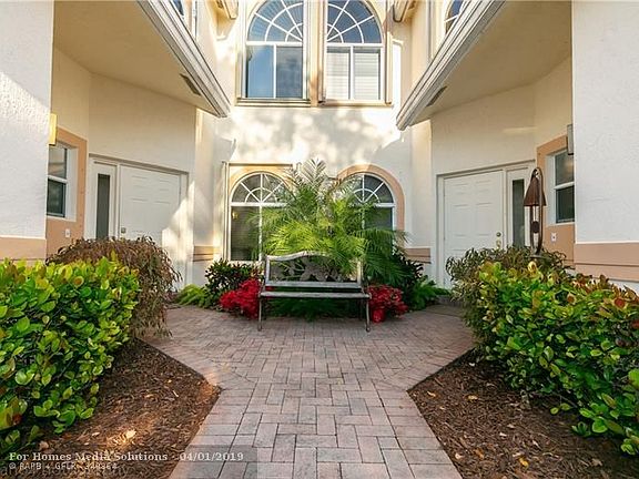 5th image of 576 W Palm Aire Dr
