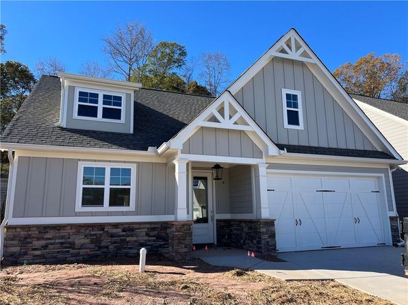 400 Maple View Dr, Carrollton, GA 30117