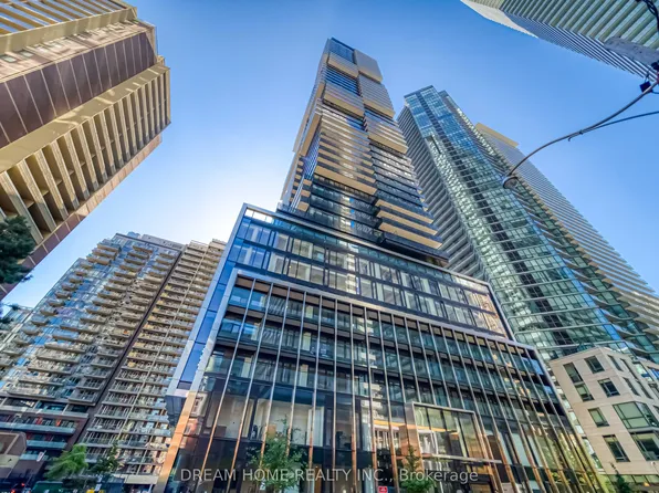 55 Charles St E, Toronto, ON