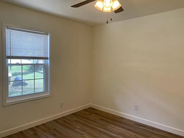 510 Avenue F — Photo 7
