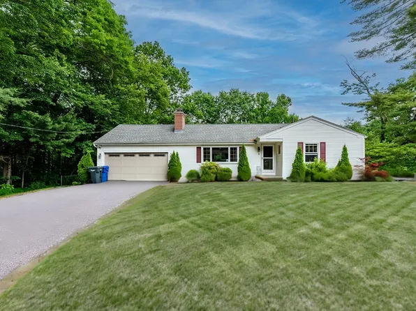 9 Meadowbrook Rd, Springfield, MA 01128